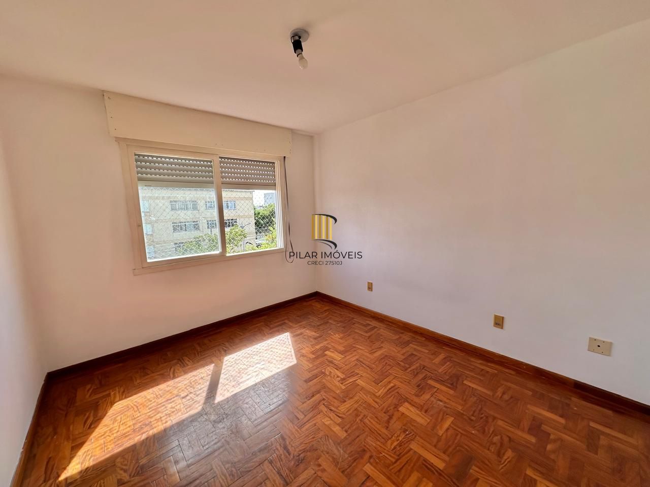 Excelente apartamento à venda no bairro Passo d' Areia com 2 dormitórios.