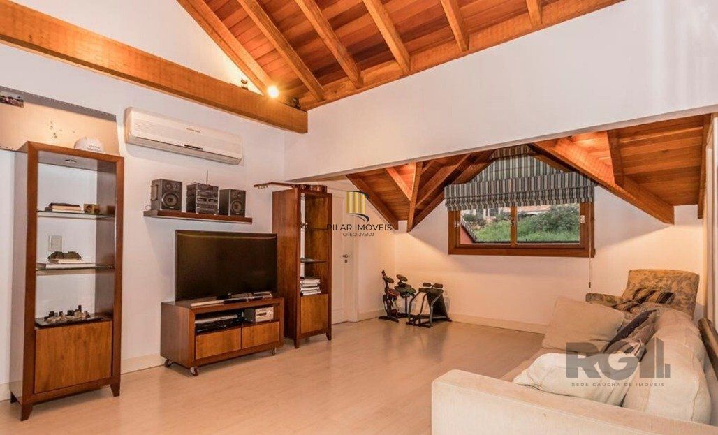 Casa em condomínio à venda no Bairro Três Figueiras.