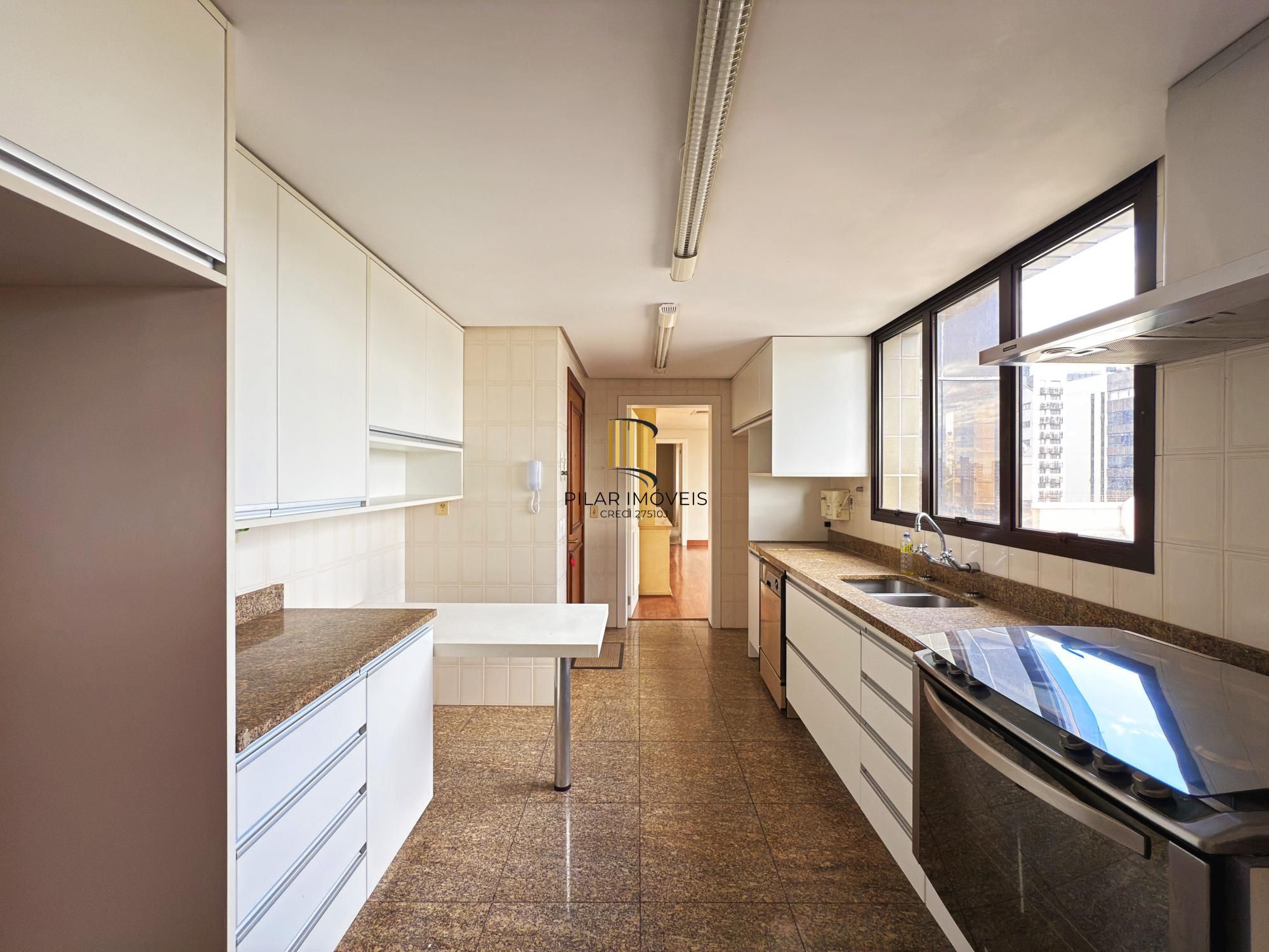 Apartamento com Lareira | Churrasqueira | 3 Suítes | Bairro Petrópolis