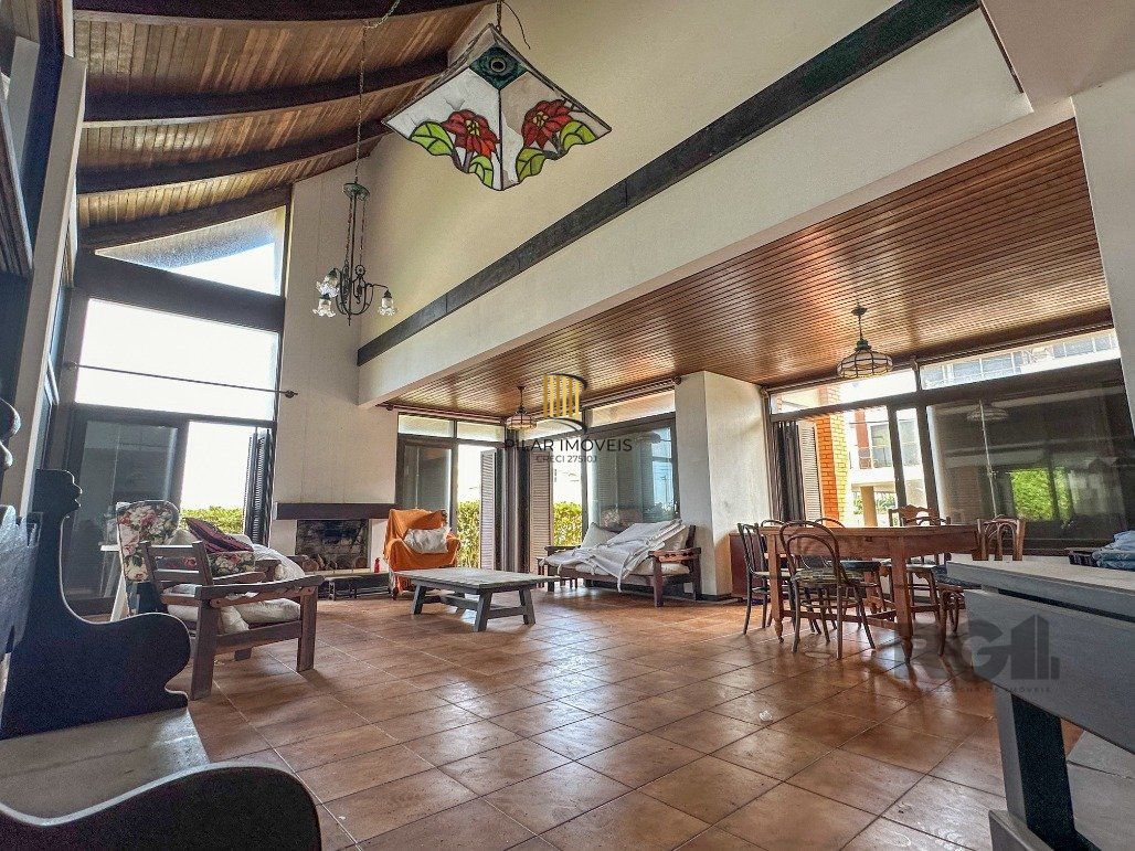 Icônica Casa para comprar  a poucos metros do mar em Atlântida