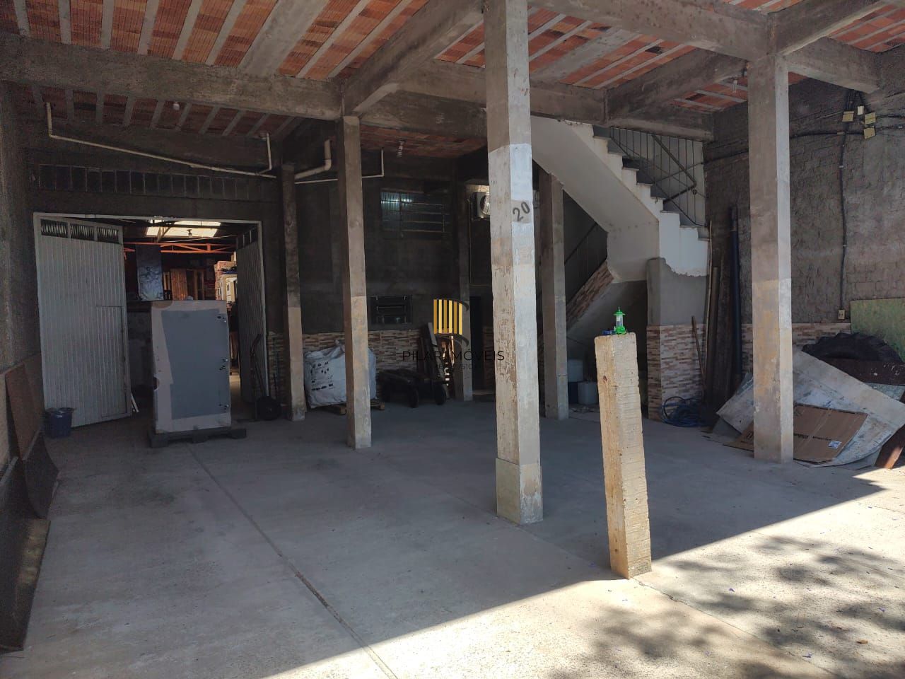 Vende Casa Comercial com deposito nos fundos, 289,80m²