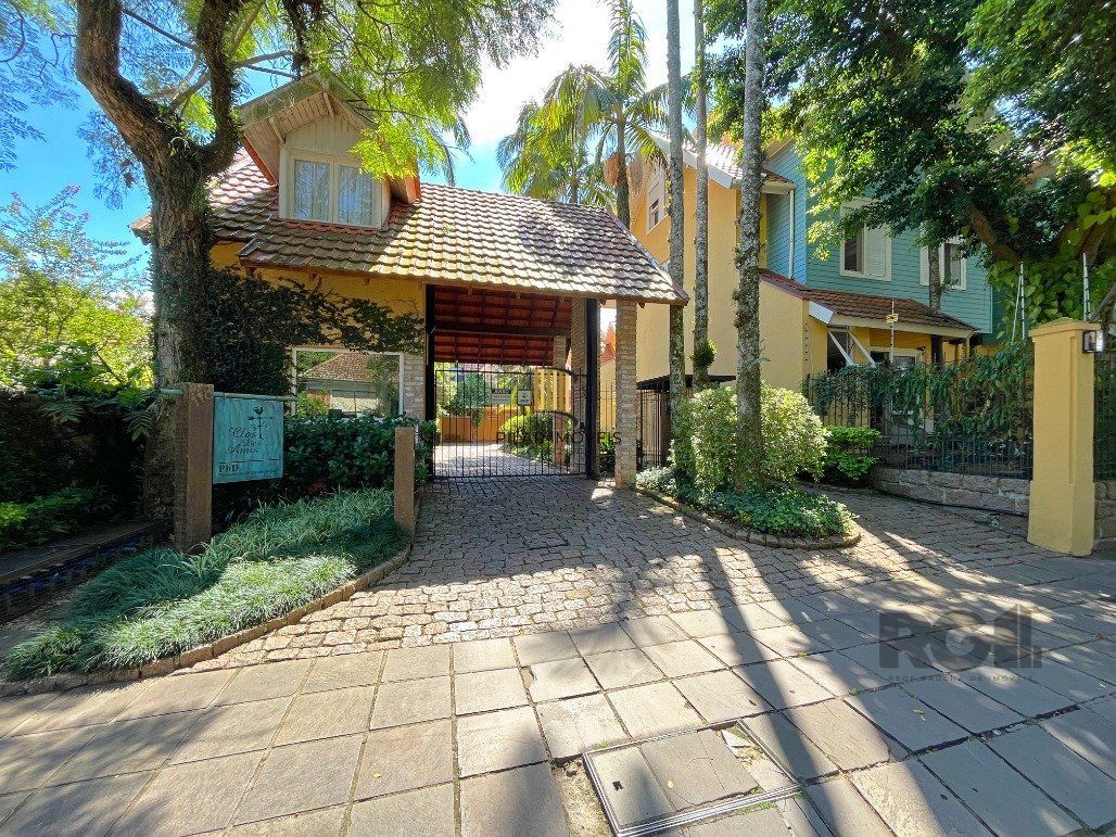 Casa em Condomínio para comprar  no bairro Tristeza com 3 dormitórios