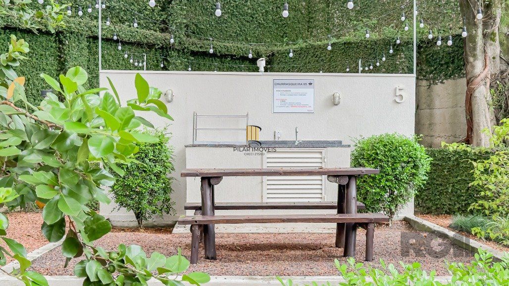 Apartamento a venda no bairro Passo da Areia com dois dormitórios.