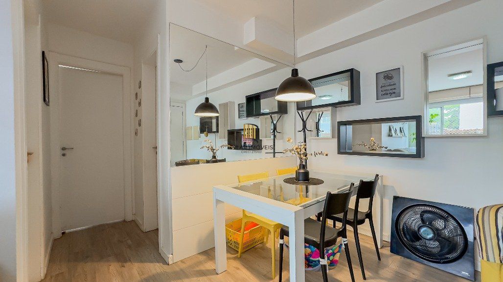 Apartamento a venda no bairro Passo da Areia com dois dormitórios.