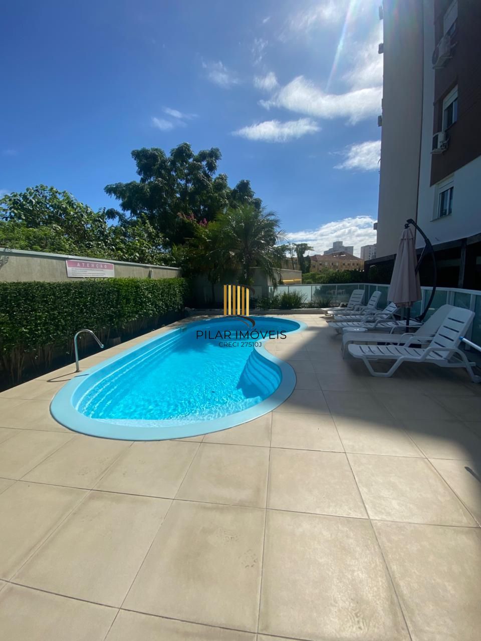 Excelente apartamento de 02 dormitórios com suíte na região central