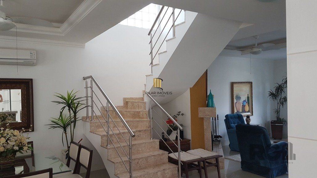 Casa para Comprar  no Condado de Capão com 5 suítes.
