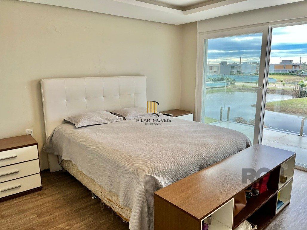 Casa para Comprar com 3 Suítes em Lote Molhado no Península Ponta da Figueira