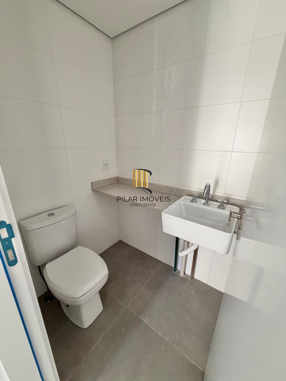 Excelente apartamento a venda no ITA123, com 2 domitórios no bairro Jardim Botânico.