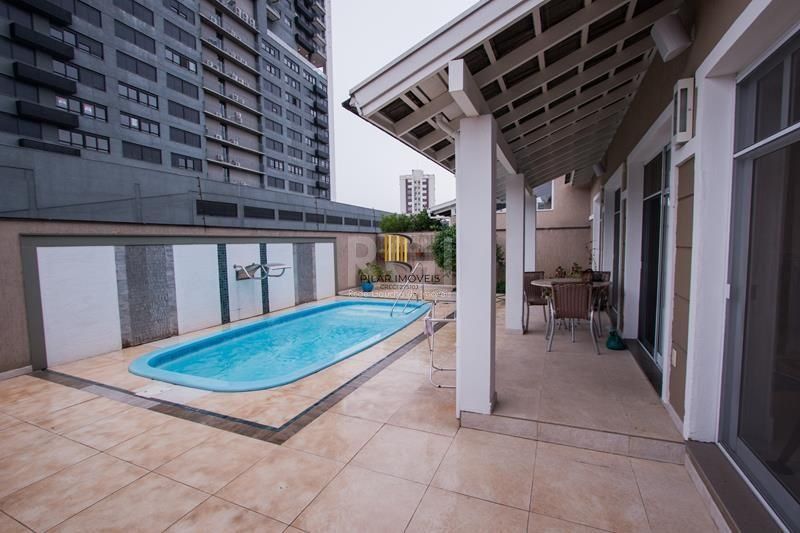 Casa Para Comprar  em condomínio com 5 quartos e 4 vagas no Jardim Botânico