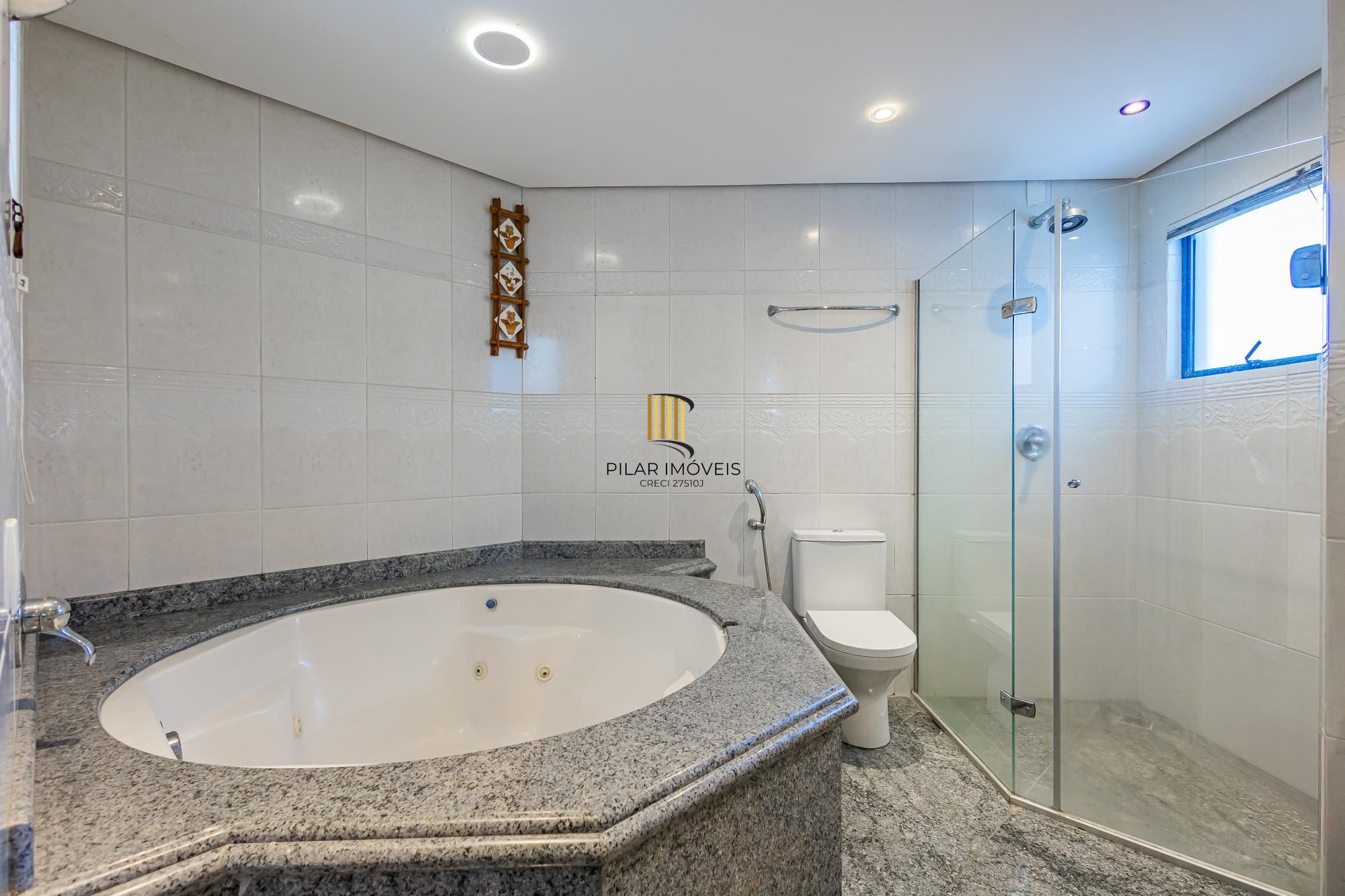 Sofisticação e Conforto em Petrópolis – 231,51m² privativos, 3 dormitórios (1 suíte master) + 3 vagas