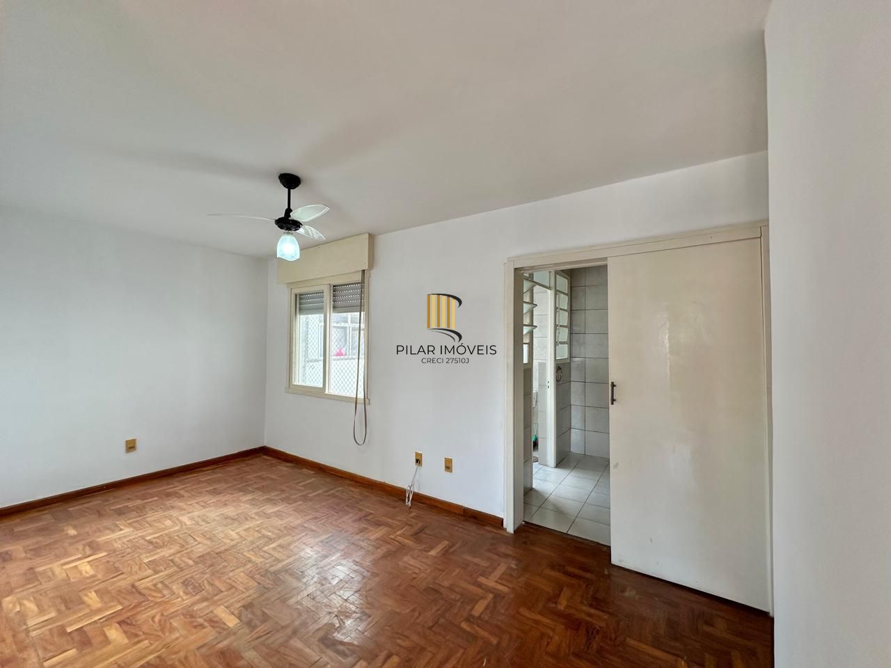 Excelente apartamento à venda no bairro Passo d' Areia com 2 dormitórios.