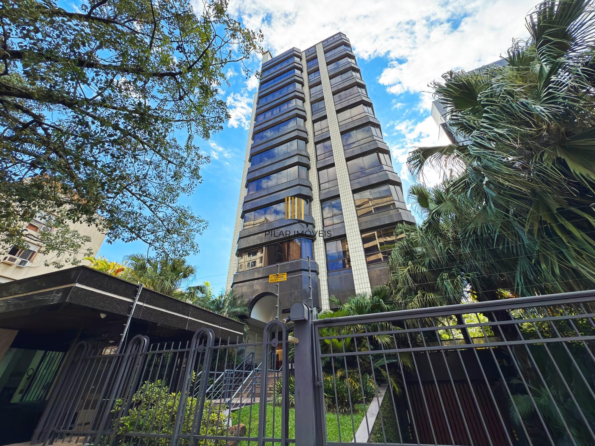 Apartamento com Lareira | Churrasqueira | 3 Suítes | Bairro Petrópolis