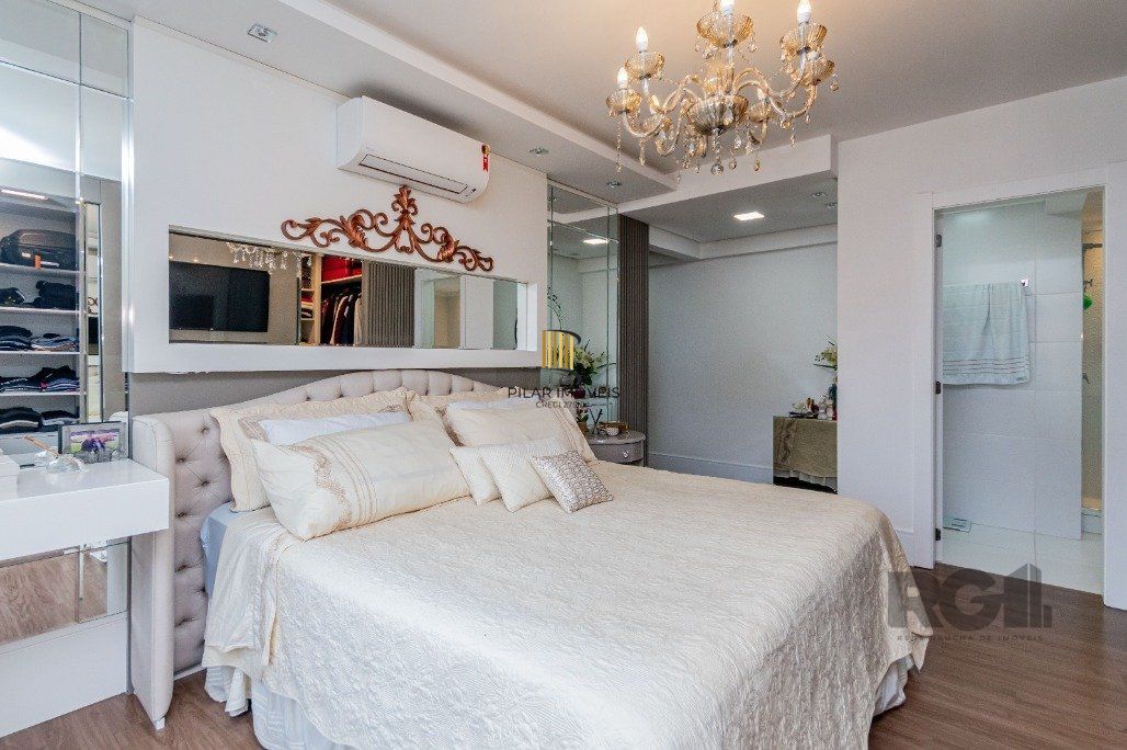 Apartamento com 209 m² privativos sendo 3 suítes, 4 elevadores, 3 vagas de garagens, à venda no bairro Higienópolis