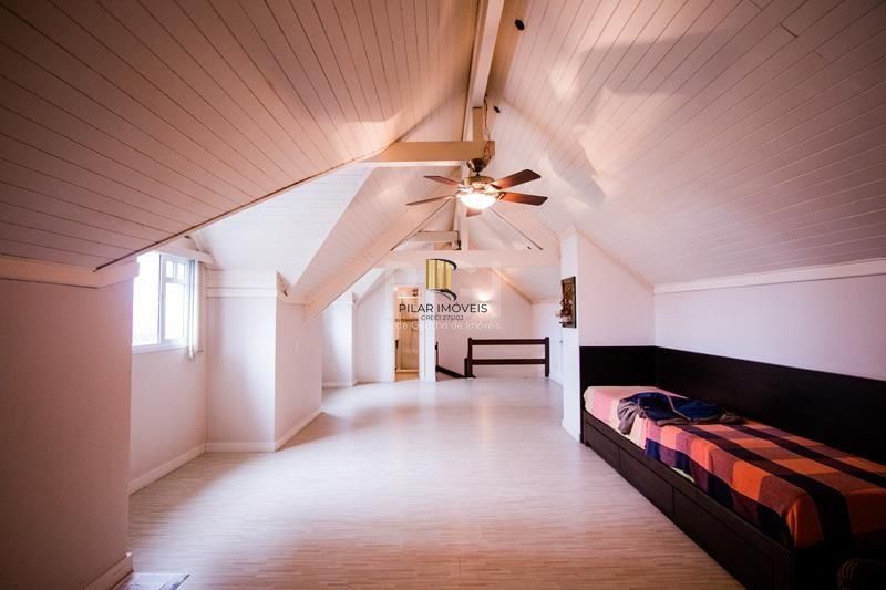 Casa Para Comprar  em condomínio com 5 quartos e 4 vagas no Jardim Botânico