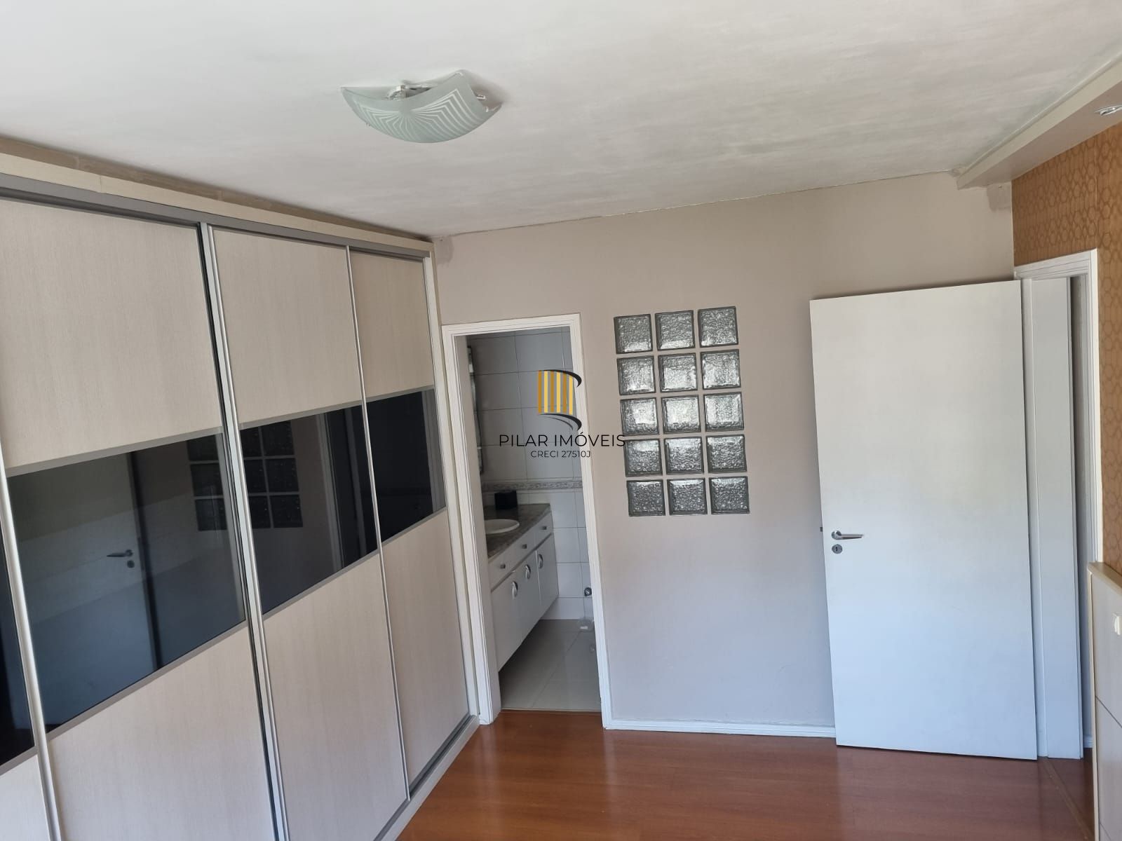 Apto de 3 dormitórios no Mont Serrat com linda vista da cidade e 1 vaga de garagem