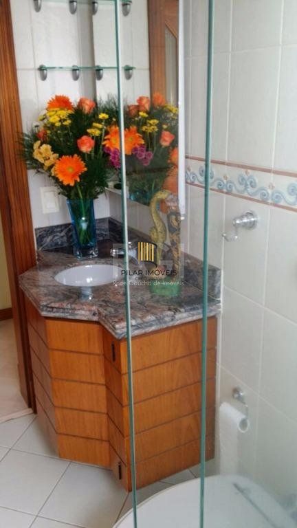 Vende cobertura mobiliada, 3 dormitórios, 3 vagas, Petrópolis