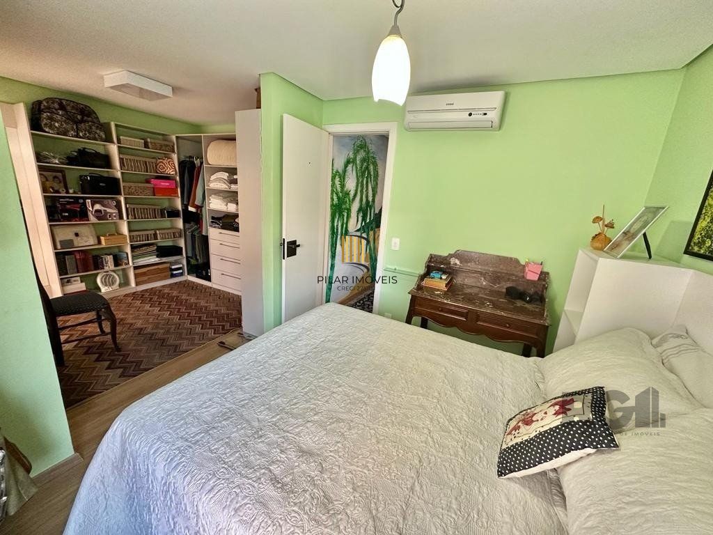 Casa em Condomínio para Comprar no bairro Pedra Redonda com 4 suítes