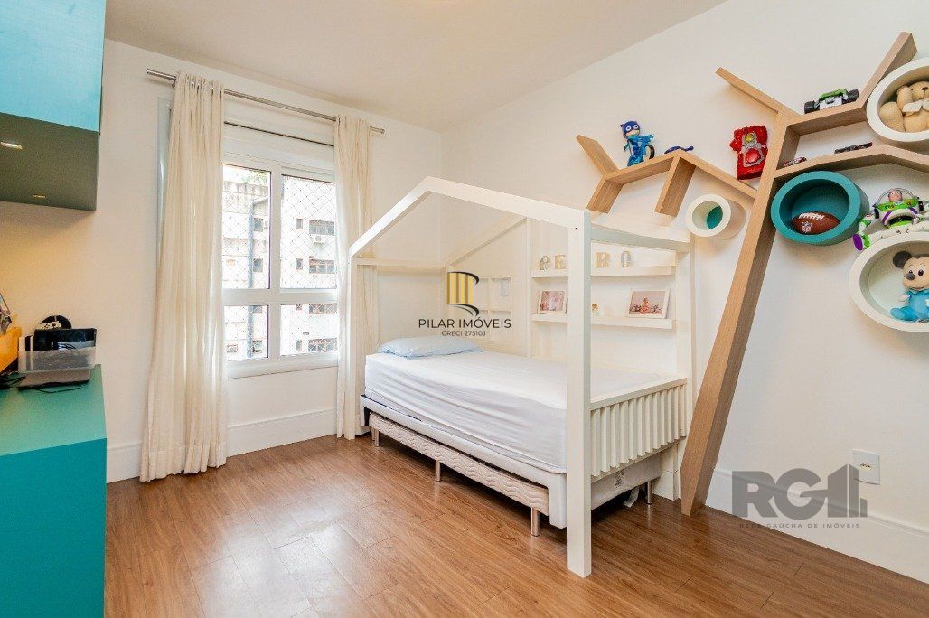 Apartamento com 209 m² privativos sendo 3 suítes, 4 elevadores, 3 vagas de garagens, à venda no bairro Higienópolis