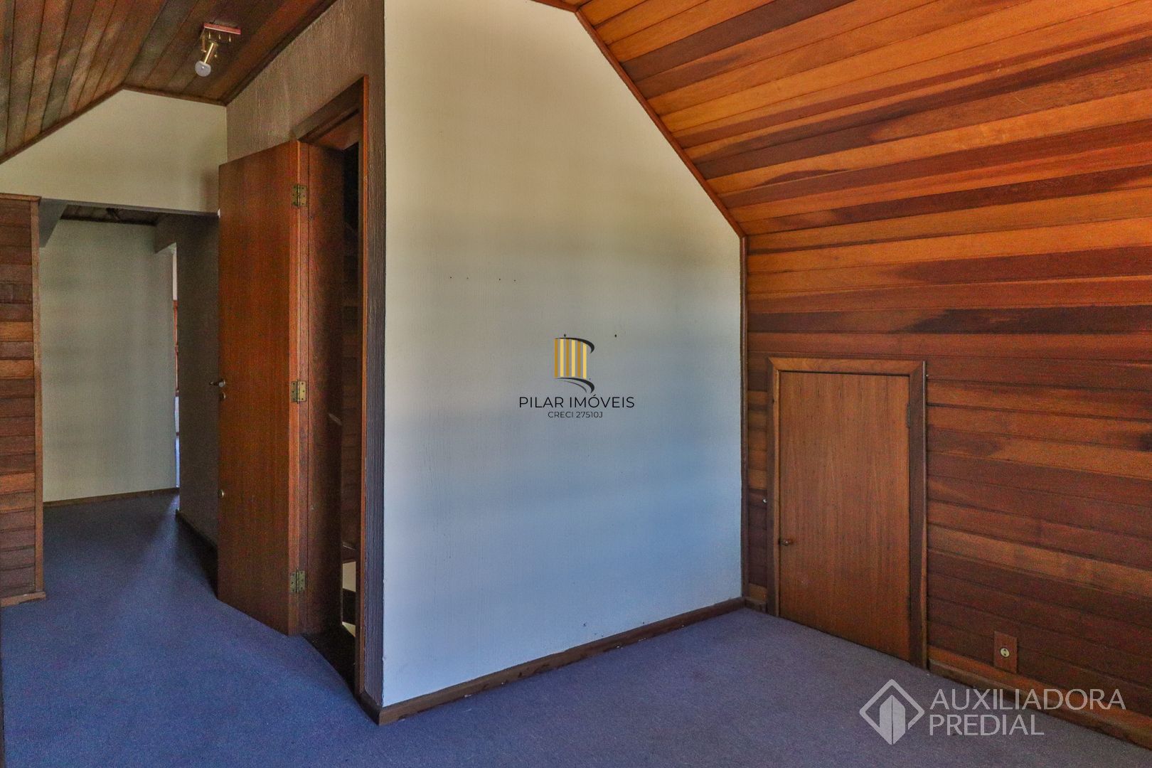 Excelente casa com 5 dormitórios no bairro Cristal