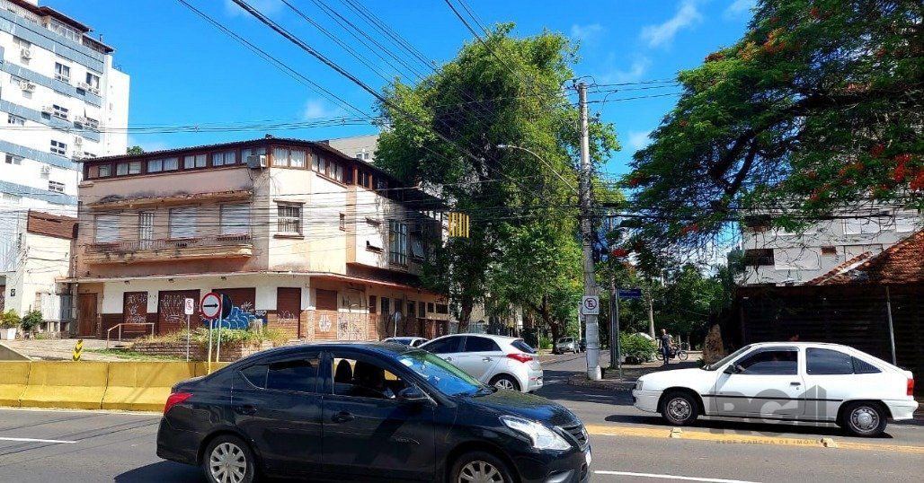 Terreno com Prédio para comprar, esquina da  Von koseritz com Cristóvão Colombo