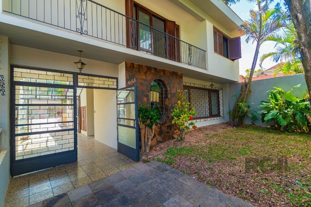 Casa/sobrado para Comprar com 4 dormitórios no bairro  Chácara das Pedras.