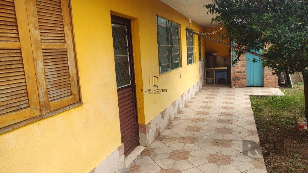 Vende casa com 84m² ,  2 dormitórios, terreno com 300m²