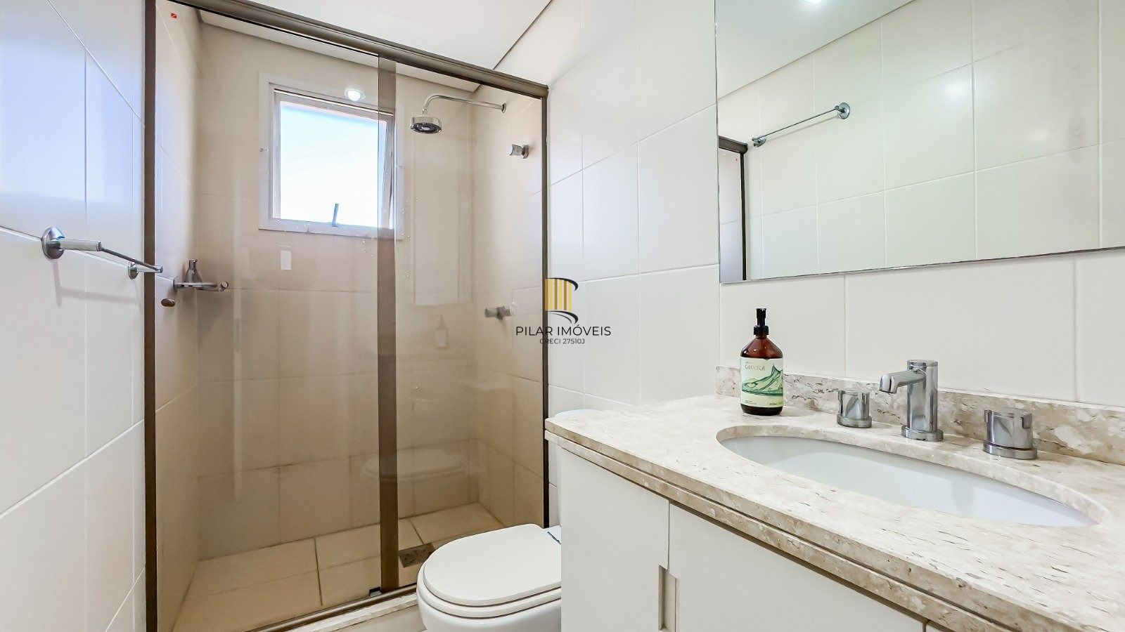 Apartamento totalmente mobiliado com 65m² no bairro Petrópolis!