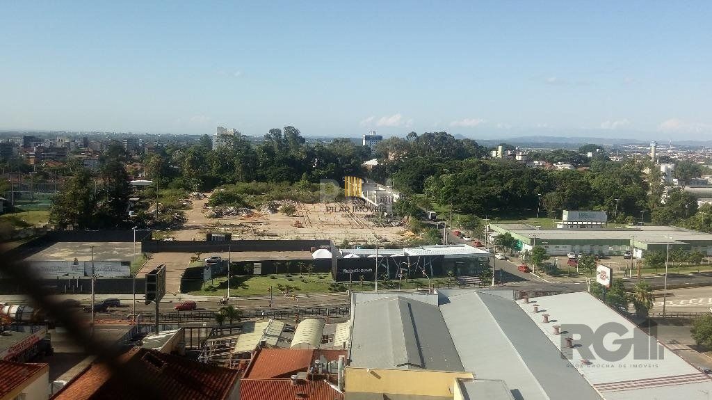 Vende prédio com 3 apartamentos, 9 dormitórios, 3 suíte, 3 salas amplas com churrasqueira, box 6 vaga coberta, 479 m² por R$ 1.200,000,00- São João - Porto Alegre/RS