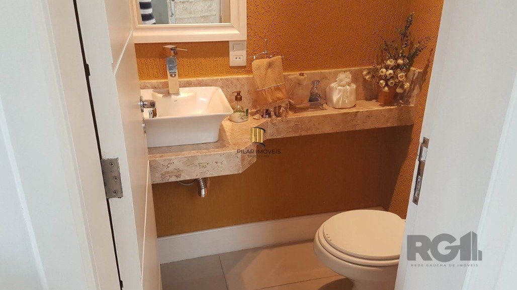 Casa para Comprar  no Condado de Capão com 5 suítes.
