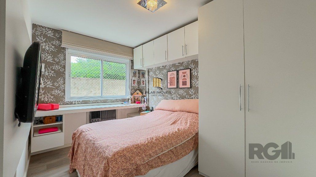 Apartamento a venda no bairro Passo da Areia com dois dormitórios.