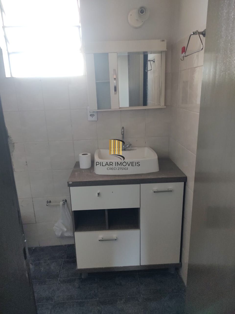 Vende Casa Comercial com deposito nos fundos, 289,80m²