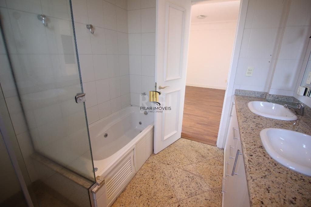 Linda Cobertura com 3 dormitórios para Comprar  com 331 m² - Bela Vista - Porto Alegre/RS