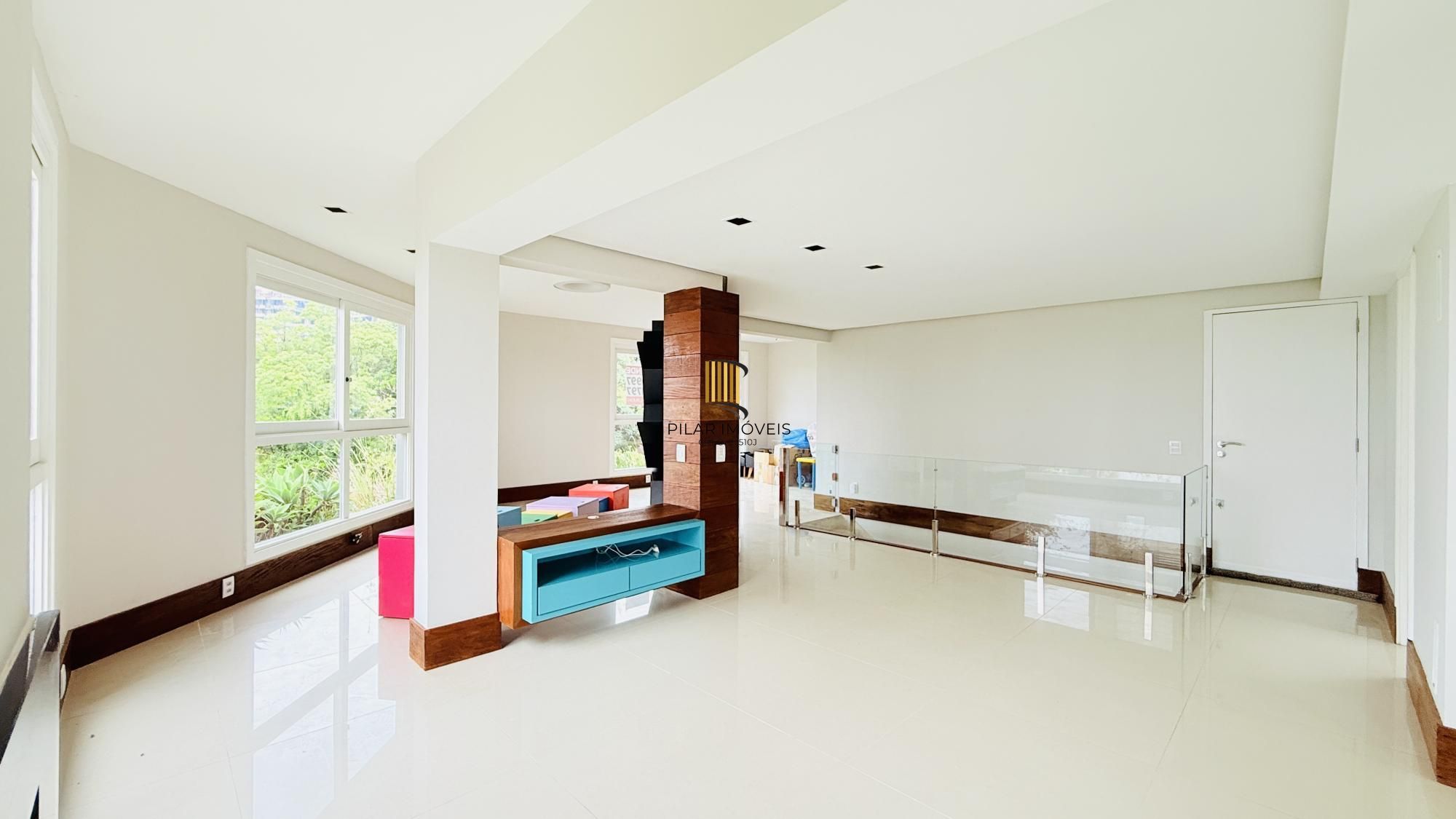 Cobertura Duplex de 318m com Piscina Privativa, Energia Solar e Vista Panorâmica