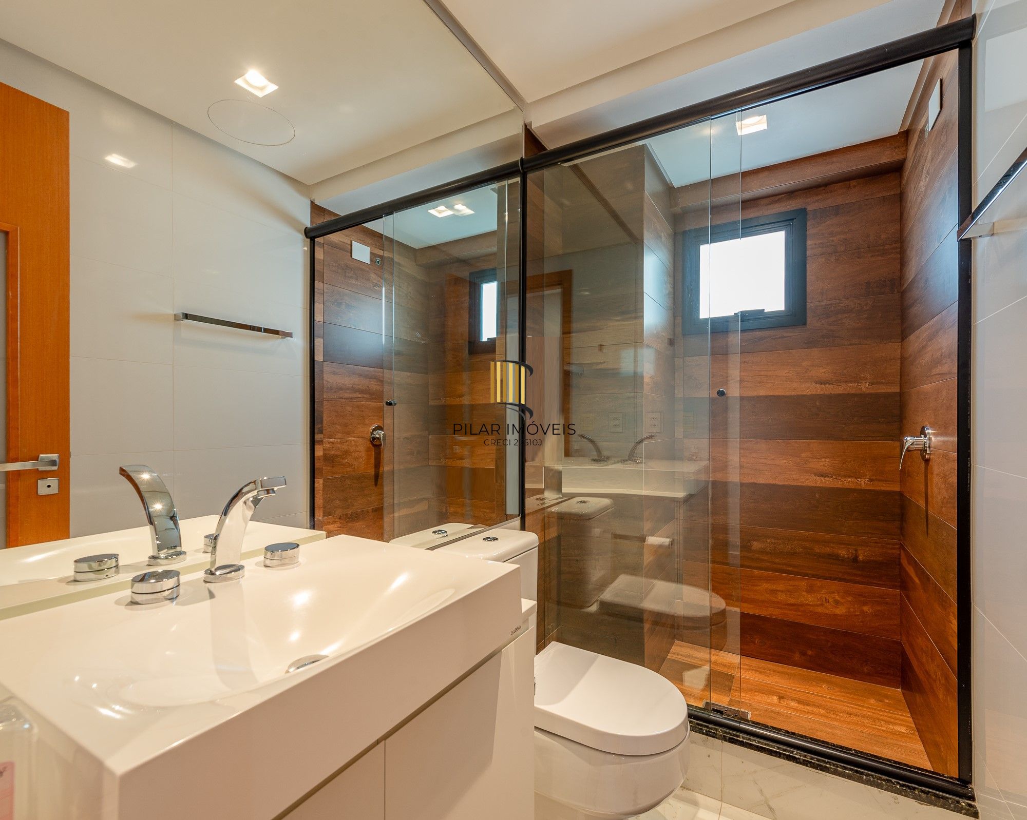 Cobertura com 115m² e 2 dormitórios, 2 suítes, 1 vaga