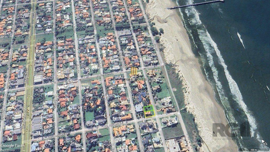 Icônica Casa para comprar  a poucos metros do mar em Atlântida