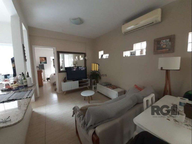 Cara para venda com 3 dormitórios, 1 suíte e 3 vagas no Bela Vista