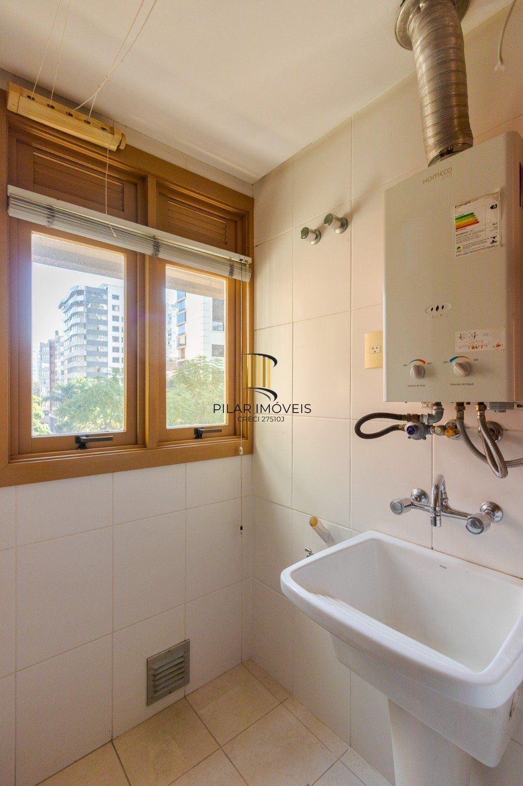 Charmoso apartamento semimobiliado no bairro Bela Vista