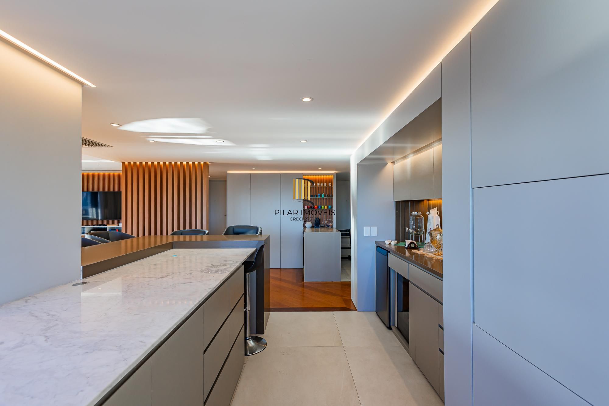 Sofisticação e Conforto em Petrópolis – 231,51m² privativos, 3 dormitórios (1 suíte master) + 3 vagas