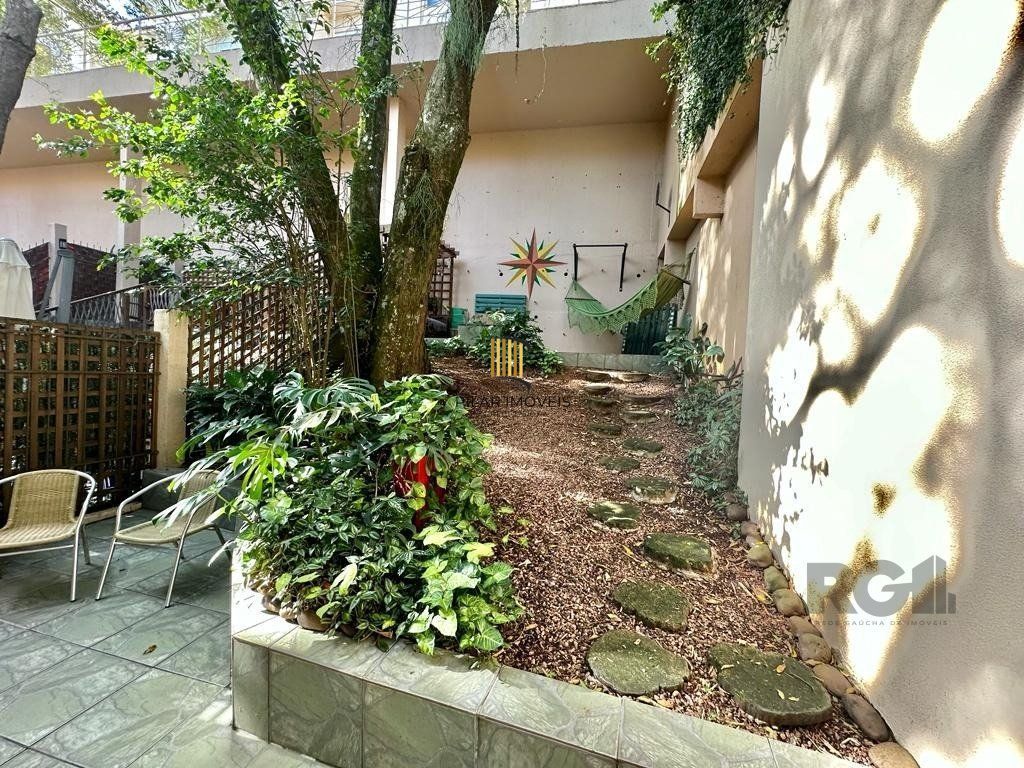 Casa em Condomínio para Comprar no bairro Pedra Redonda com 4 suítes