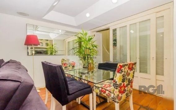 Casa com 7 Quartos e 6 vagas à Venda, 470 m² no Bairro Petrópolis