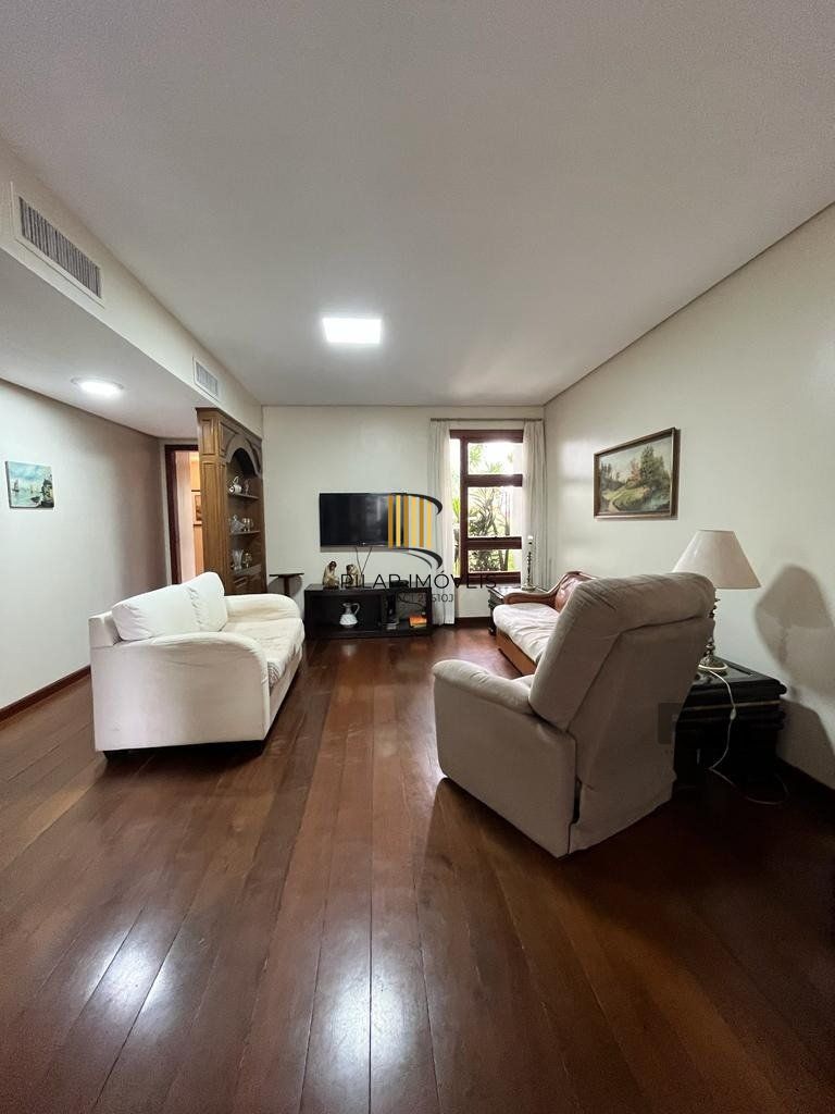 Cobertura para Comprar  com três dormitórios e uma suíte, duas vagas no bairro Petrópolis.