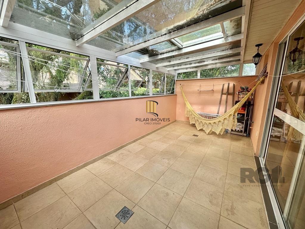 Casa em Condomínio para Comprar no bairro Pedra Redonda com 4 suítes