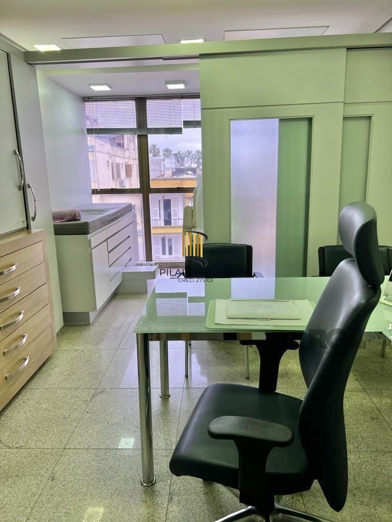 Conjunto comercial para comprar  totalmente mobiliado e desocupado, localizado na prestigiada Rua Felipe Camarão, em frente à Redenção.