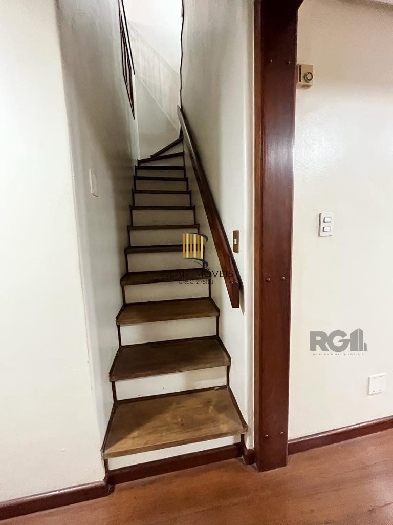 Cobertura para Comprar  com três dormitórios e uma suíte, duas vagas no bairro Petrópolis.