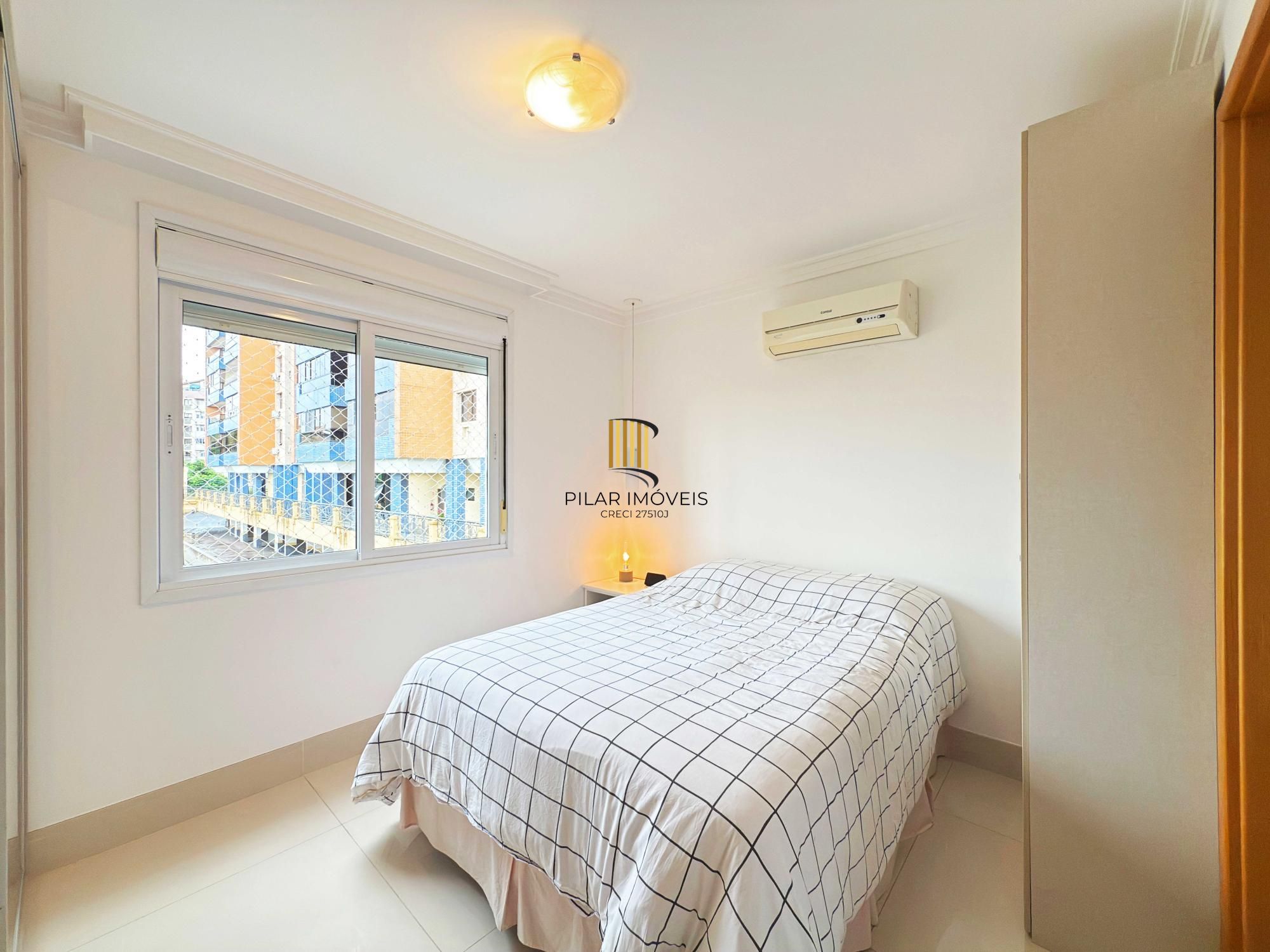 Apartamento a venda semi-mobiliado com dois dormitórios no bairro São João/PoA