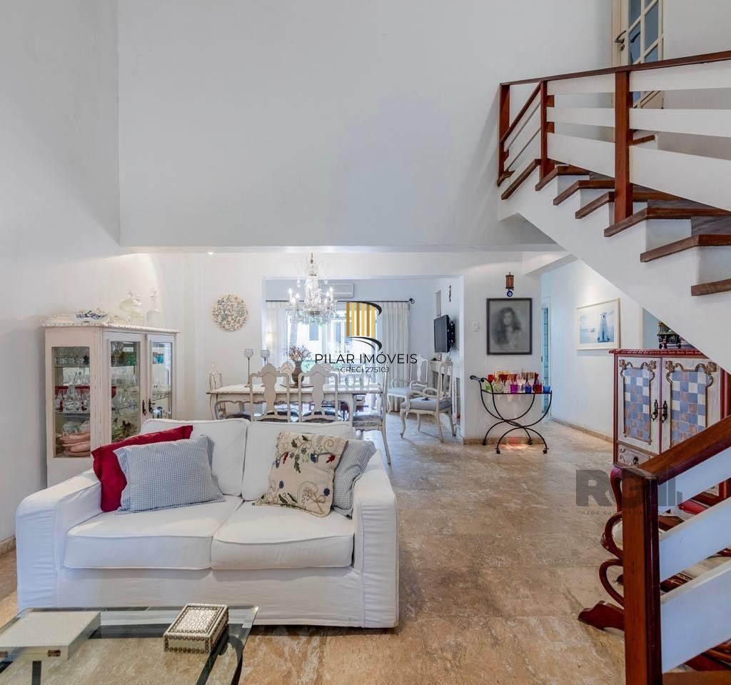 Casa Para comprar com 5 Dormitórios na Chácara das Pedras