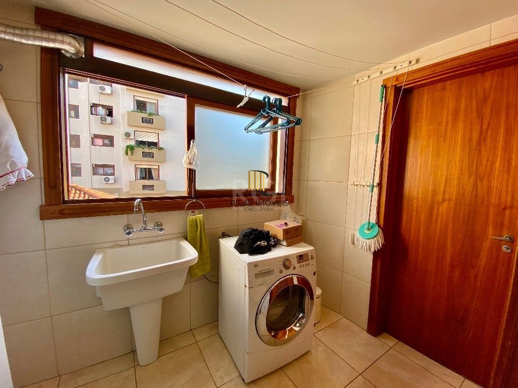 Apartamento Com 2 dormitórios Para comprar , 129 m² - Petrópolis - Porto Alegre