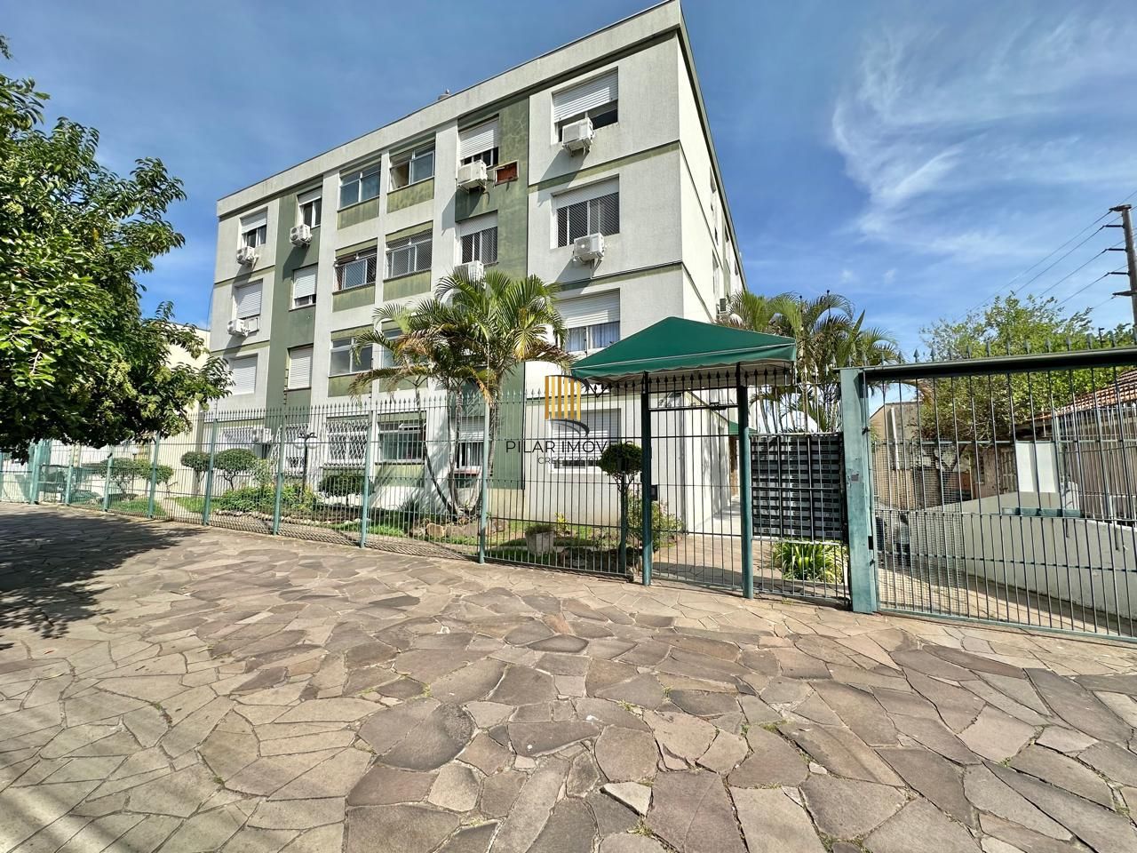 Excelente apartamento à venda no bairro Passo d' Areia com 2 dormitórios. - Pilar Imóveis