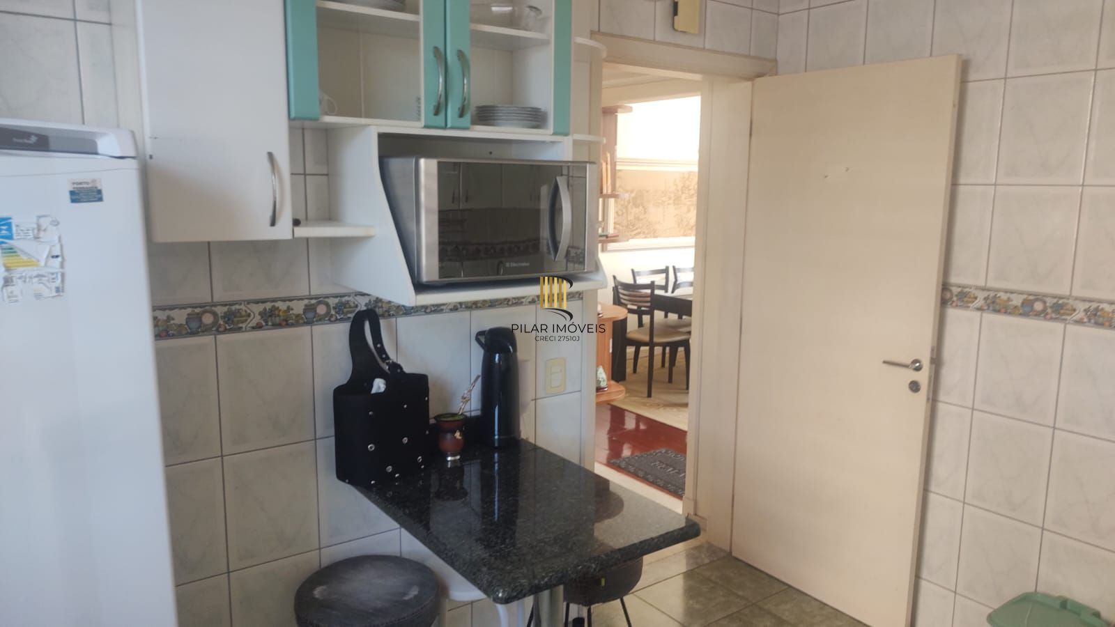 AP, 3 dormitórios, 1 suíte, 3 banheiros, box coberto, frente colégio Militar