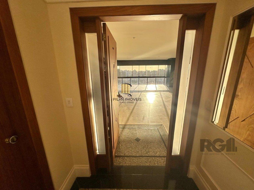 Apartamento com 4 suítes no Bairro Rio Branco semi-mobiliado com vista 360 graus